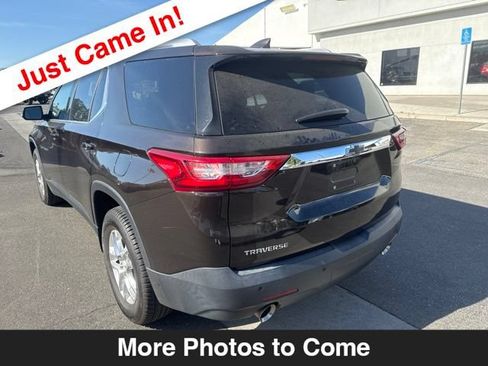Used 2018 Chevrolet Traverse LT FWD image 3