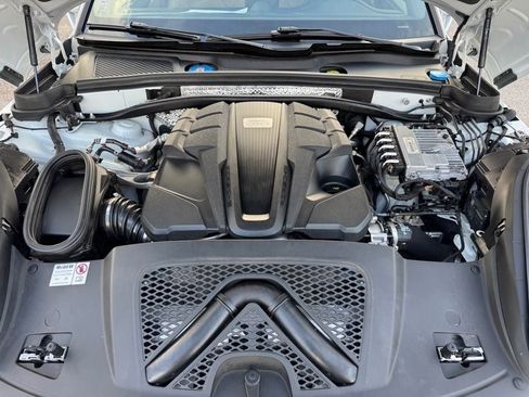 Used 2024 Porsche Macan S image 12