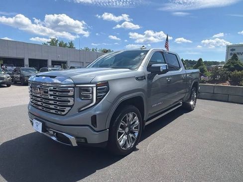 Used 2023 GMC Sierra 1500 Denali w/ Denali Reserve Package AWD/4WD image 3