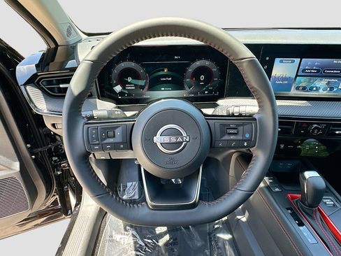 New 2025 Nissan Kicks SR image 7