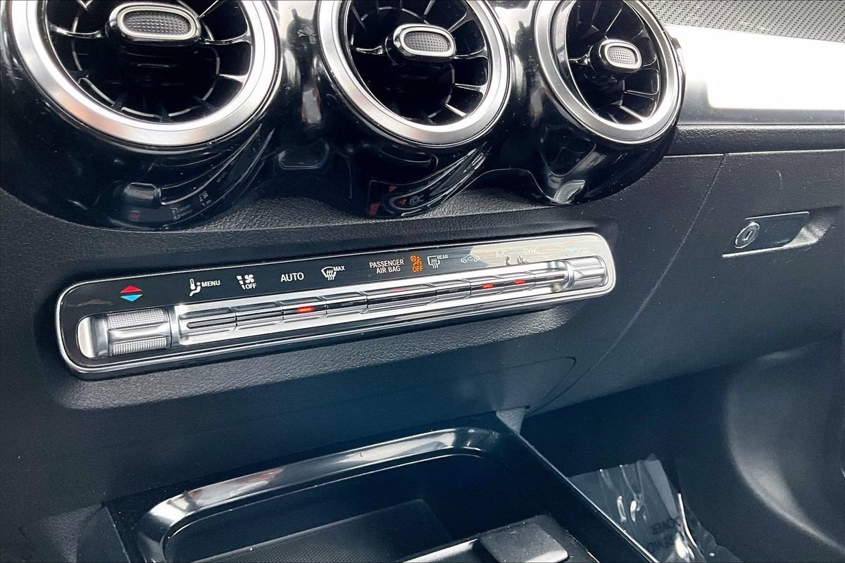 Used 2020 Mercedes-Benz GLB 250 4MATIC image 30