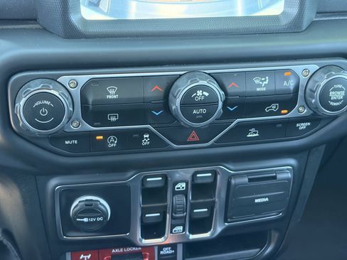 Used 2022 Jeep Gladiator Mojave w/ LED Lighting Group AWD/4WD image 23