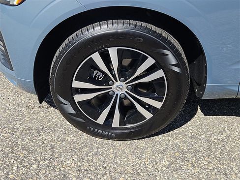 Used 2023 Volvo XC60 B5 Core image 7