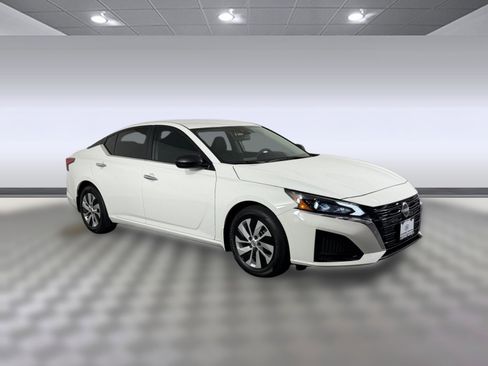 Used 2024 Nissan Altima 2.5 S image 7