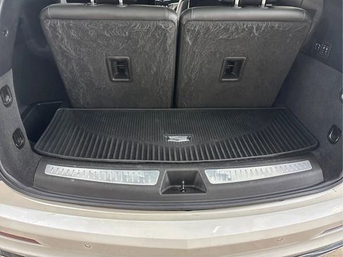 Used 2021 Cadillac XT6 Sport w/ LPO, ONYX Package image 16