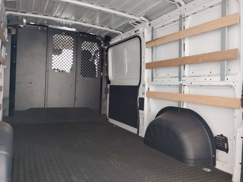 Used 2025 RAM ProMaster 2500 w/ U-Haul Equipment Group FWD image 18