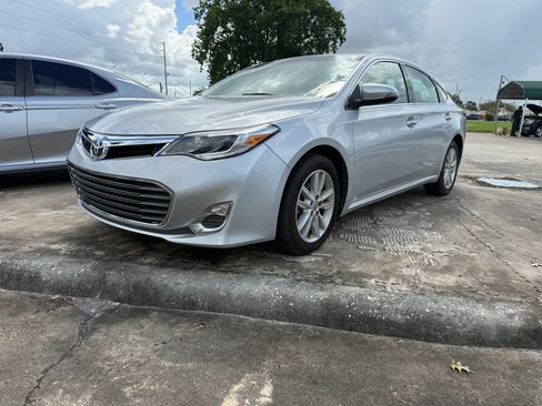 Used 2014 Toyota Avalon XLE FWD image 2