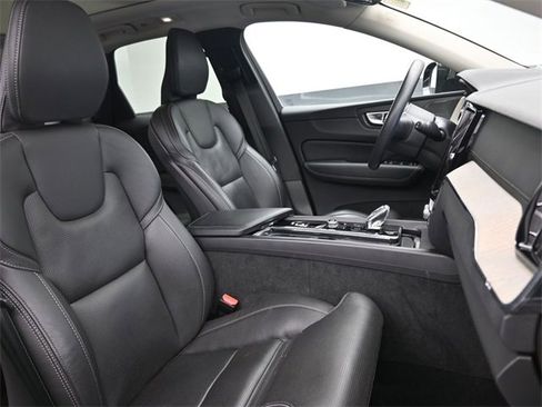 Used 2022 Volvo XC60 B5 Inscription w/ Advanced Package image 35