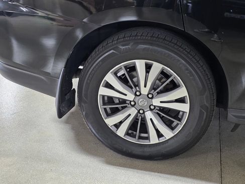 Used 2019 Nissan Pathfinder S FWD image 9