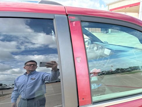 Used 2016 Dodge Grand Caravan SXT FWD image 2
