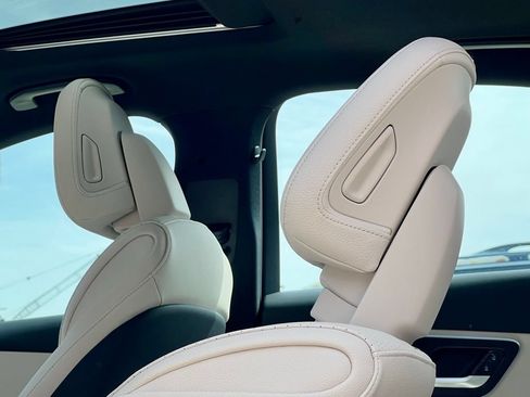 Certified 2023 Mercedes-Benz C 300 4MATIC Sedan image 19