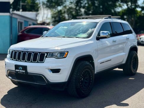 Used 2017 Jeep Grand Cherokee Limited AWD/4WD image 4