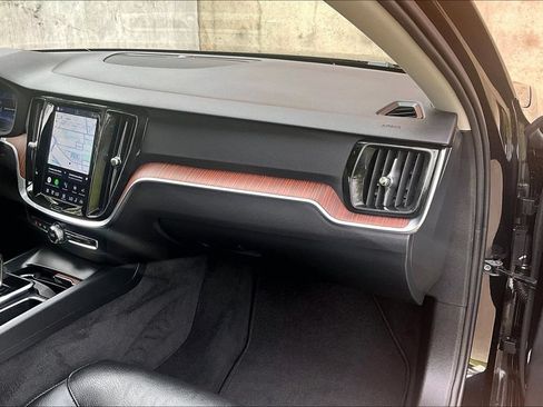 Certified 2025 Volvo V60 B5 Cross Country Plus AWD/4WD image 21
