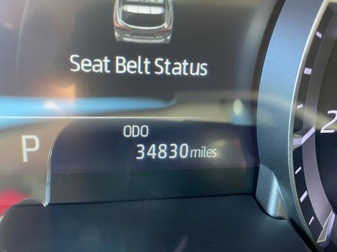 Used 2023 Toyota Highlander XLE AWD/4WD image 5