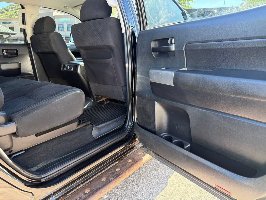 Used 2011 Toyota Tundra 4x4 CrewMax image 14