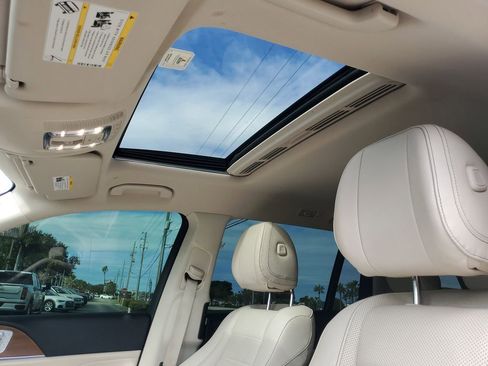 Used 2022 Mercedes-Benz GLS 450 4MATIC image 27