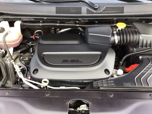 Used 2025 Chrysler Pacifica Select FWD image 11