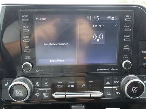 Used 2021 Toyota Highlander XLE AWD/4WD image 31