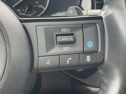 Used 2024 Nissan Pathfinder SL FWD image 15