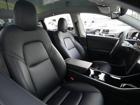 Used 2020 Tesla Model Y Long Range image 22