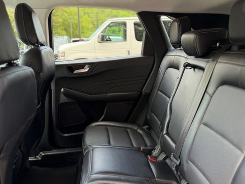 Used 2022 Ford Escape Titanium AWD/4WD image 5