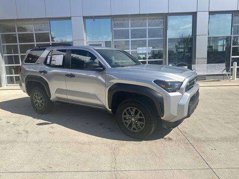 New 2026 Toyota 4Runner SR5 AWD/4WD image 2