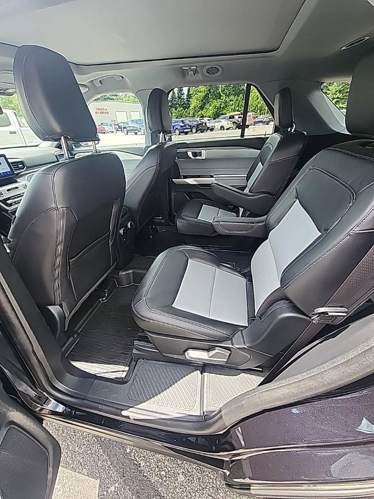 Used 2023 Ford Explorer XLT w/ Equipment Group 202A AWD/4WD image 15
