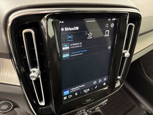 Used 2024 Volvo XC40 B5 Core image 26