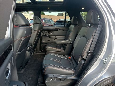 Used 2023 Honda Pilot TrailSport image 10