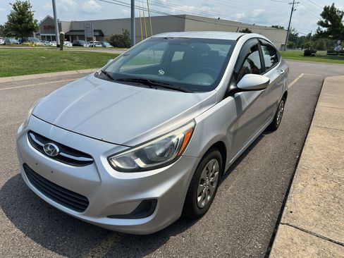 Used 2015 Hyundai Accent GLS FWD image 8