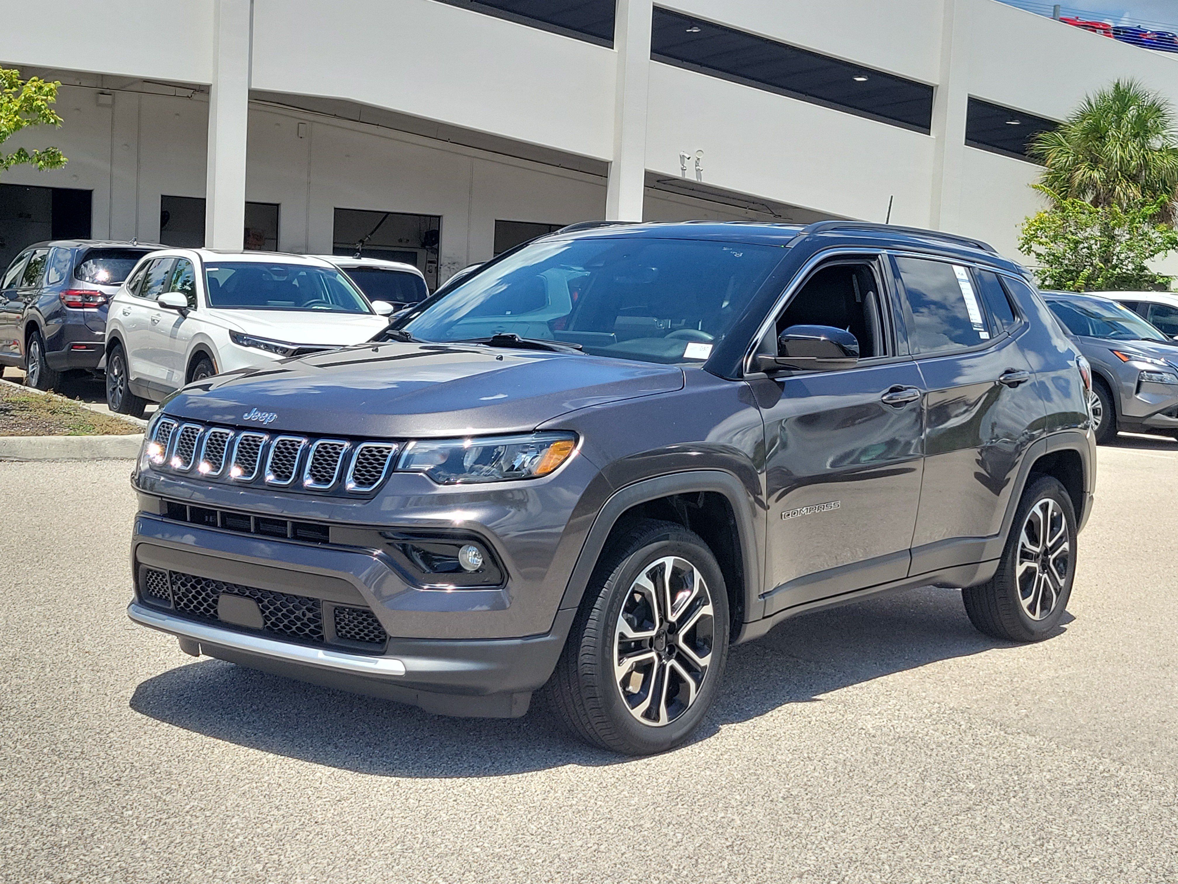 Used 2023 Jeep Compass Limited AWD/4WD image 3