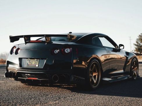 Used 2019 Nissan GT-R Premium w/ Premium Interior Package image 4