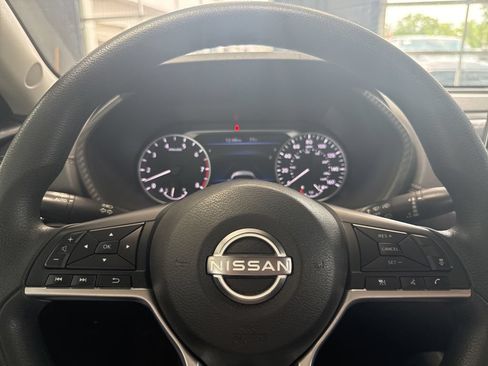 Used 2024 Nissan Sentra SV FWD image 18