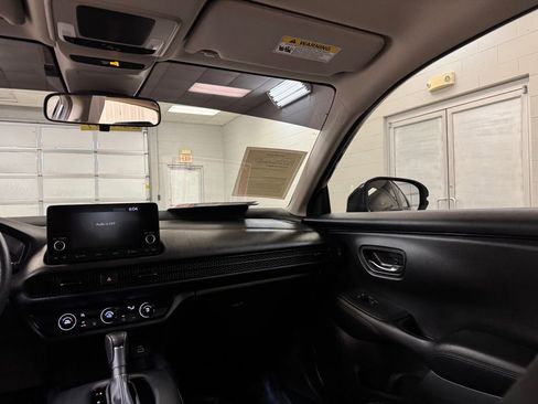 Used 2025 Honda HR-V LX image 19