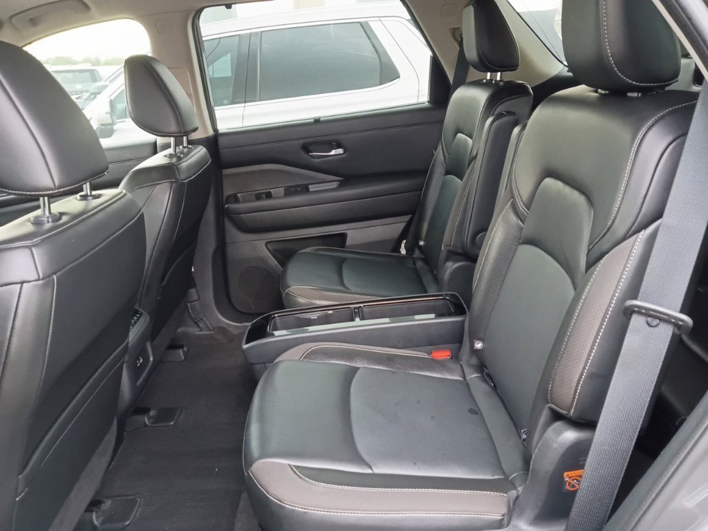 Used 2022 Nissan Pathfinder SL w/ SL Premium Package FWD image 9