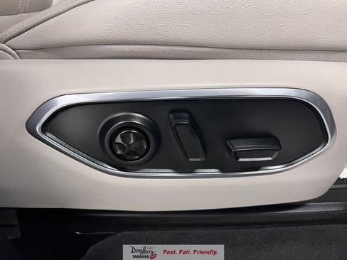 Used 2024 Jeep Wagoneer 4WD w/ Premium Group I image 47