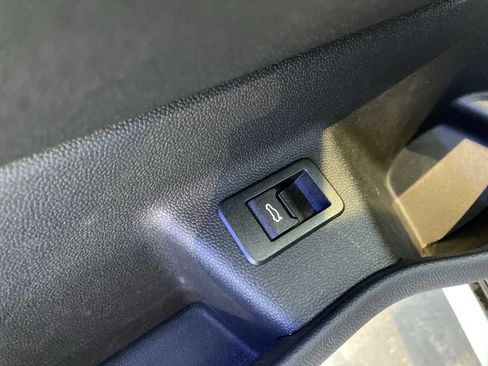 Used 2023 BMW iX xDrive50 w/ Premium Package image 18