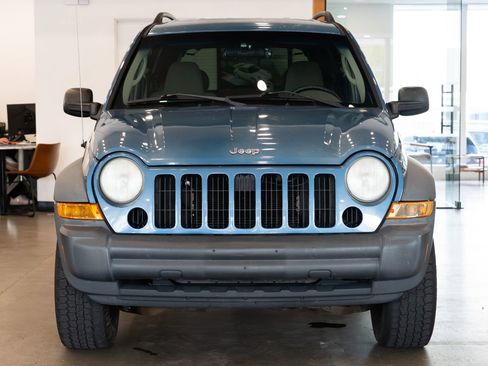 Used 2006 Jeep Liberty Sport image 2