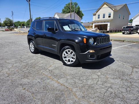 Used 2018 Jeep Renegade Latitude FWD image 1