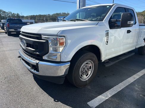 Used 2022 Ford F250 XL w/ Power Equipment Group image 2