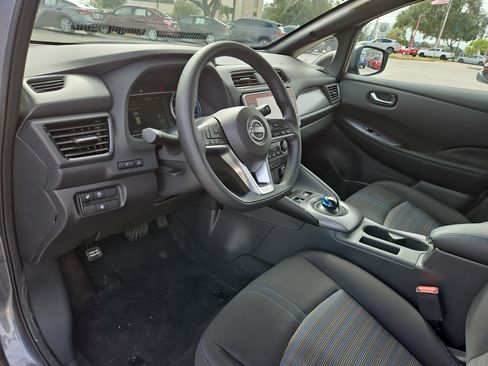 Used 2025 Nissan Leaf S image 12