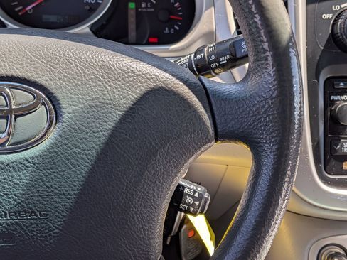 Used 2007 Toyota Highlander 2WD w/ 3rd Row image 16