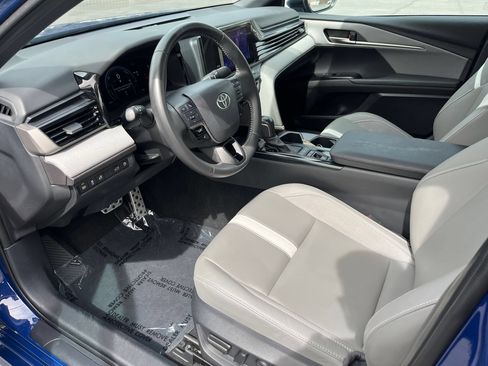 Used 2025 Toyota Camry SE AWD/4WD image 11