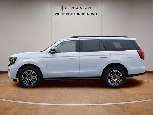 Used 2025 Ford Expedition Active AWD/4WD image 8