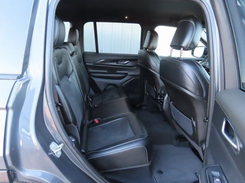 Used 2023 Jeep Grand Cherokee Altitude image 28