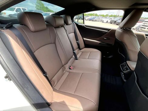 Used 2024 Lexus ES 350 w/ Premium Package image 17