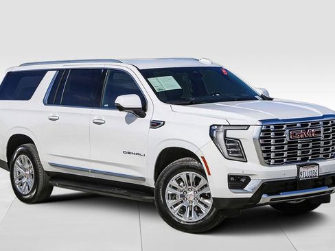 Used 2025 GMC Yukon XL Denali image 2