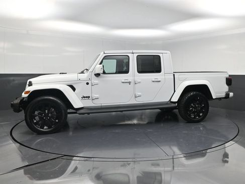 Used 2023 Jeep Gladiator Overland AWD/4WD image 3