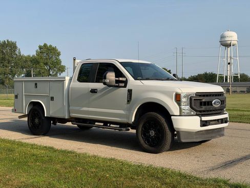 Used 2020 Ford F250 XL w/ Power Equipment Group AWD/4WD image 2