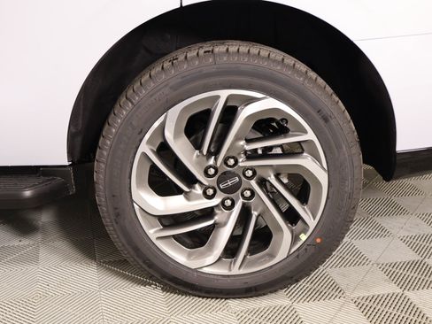 New 2026 Lincoln Navigator Premiere AWD/4WD image 19